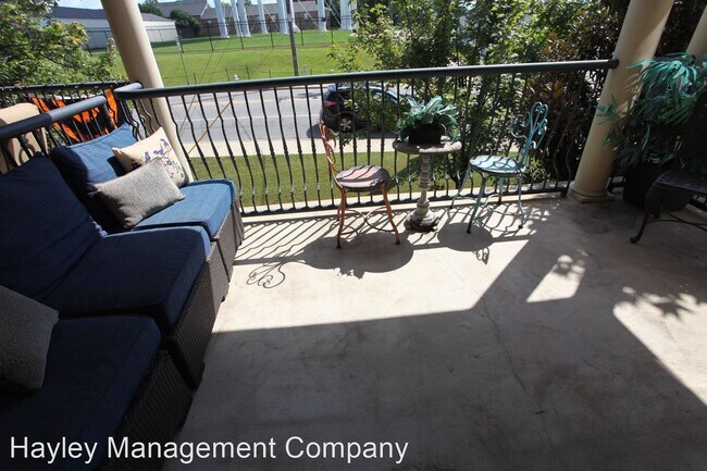 Building Photo - 2 br, 2 bath House - 430 W Glenn Suite 210
