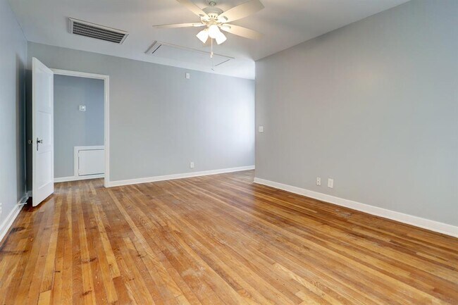 Building Photo - 5625 Truett St