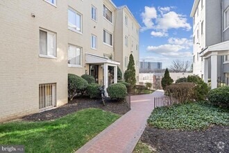 Building Photo - 713 Brandywine St SE