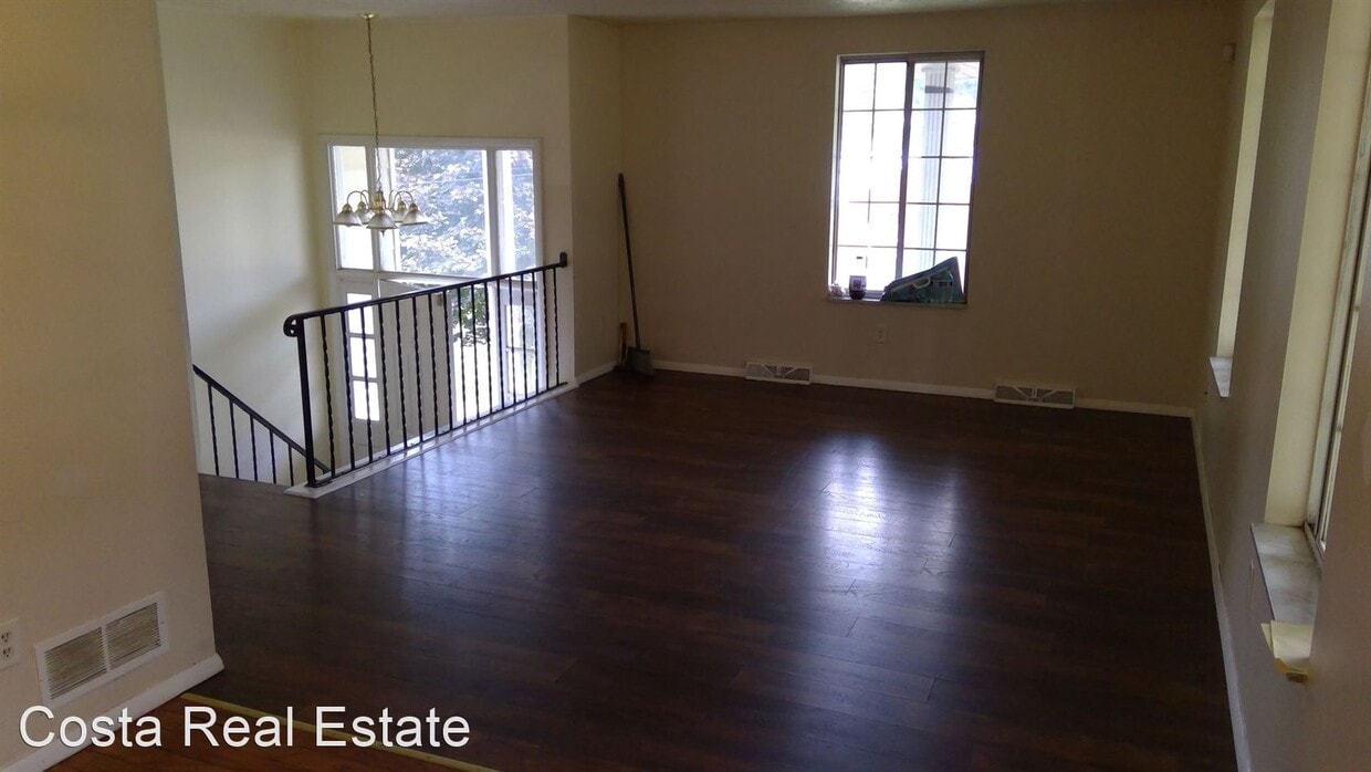 4 br, 3 bath House 114 Broughton Road House Rental in Bethel Park