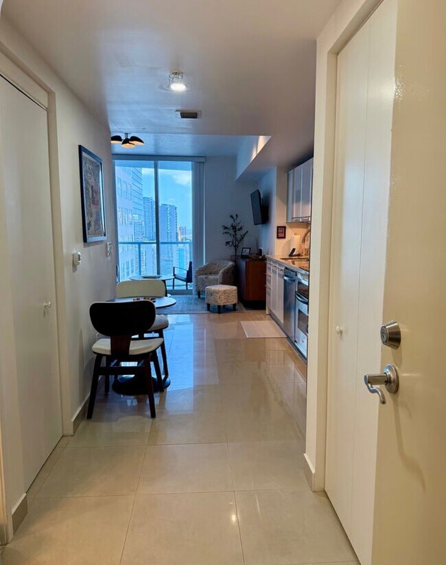Foto del edificio - 185 SW 7th St