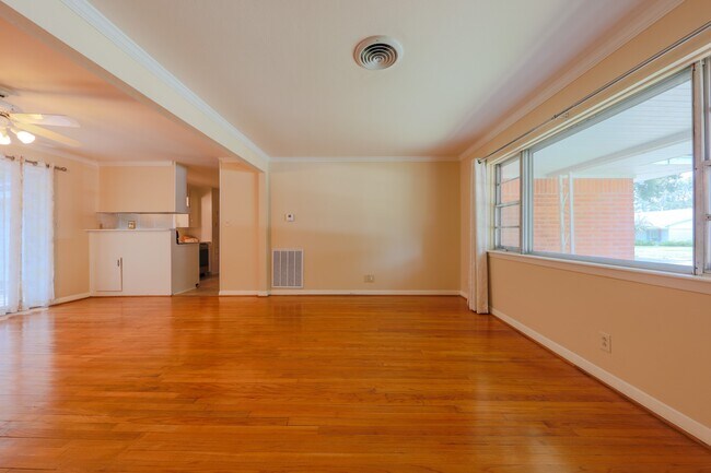 Foto del edificio - 4745 Warm Springs Rd
