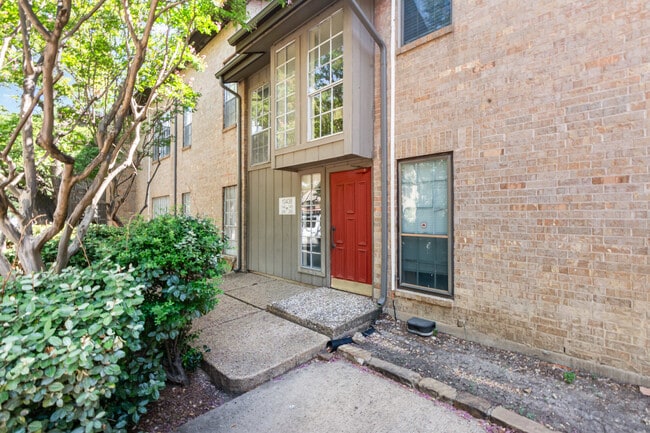 Photo - 10438 High Hollows Dr House