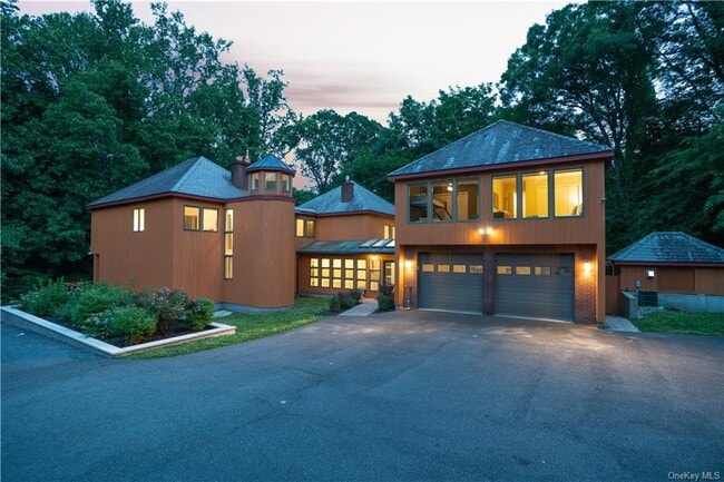 Building Photo - 101 S Manor Dr