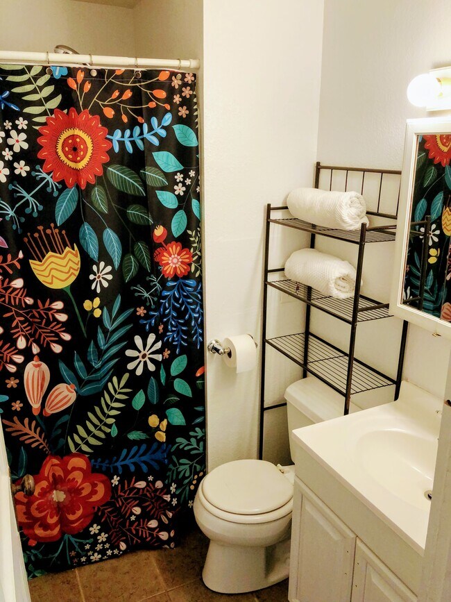 Building Photo - 419 Tucker St