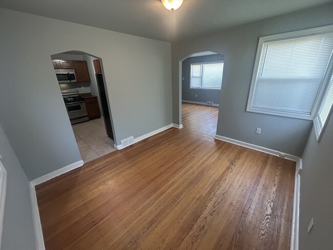 Building Photo - 316 Van Sant Dr