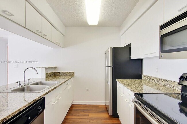 Building Photo - 1756 N Bayshore Dr