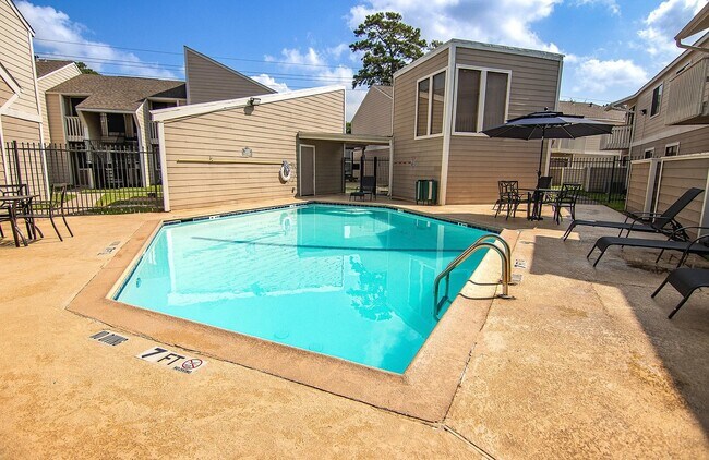Building Photo - 15100 Golden Eagle Dr