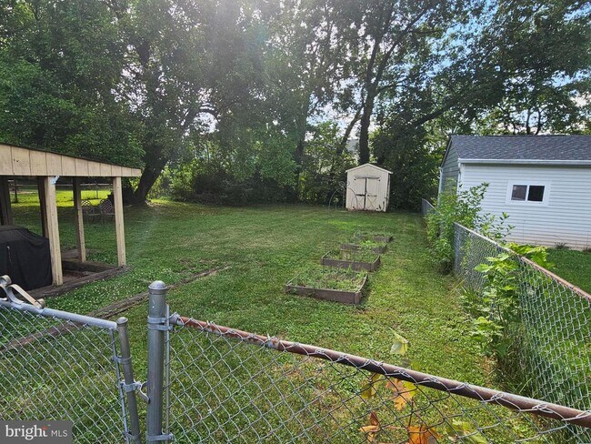 Foto del edificio - 8912 Traveller St