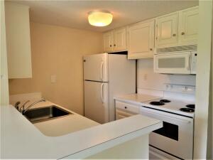 Building Photo - 5 Pine Tree Rd