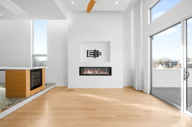 Foto del edificio - Modern 3BD, 4BA LoHi Townhome with Large Balcony and 2-Car Garage