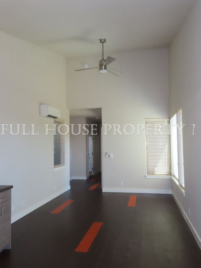 Building Photo - 1 br, 1 bath House - 1213 Little John Ln.