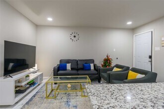 Building Photo - 8110 Albacore Dr