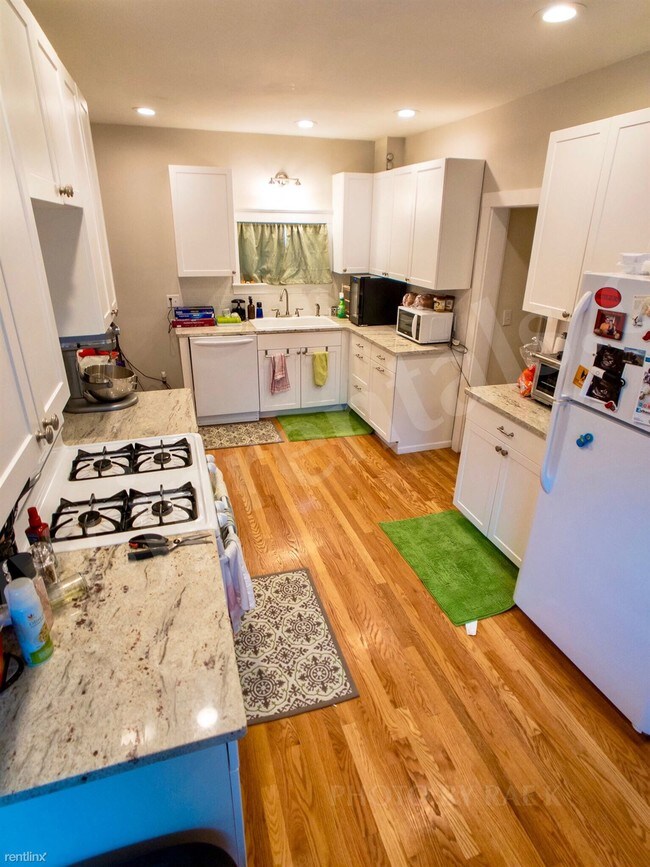 Building Photo - 49 Burroughs St