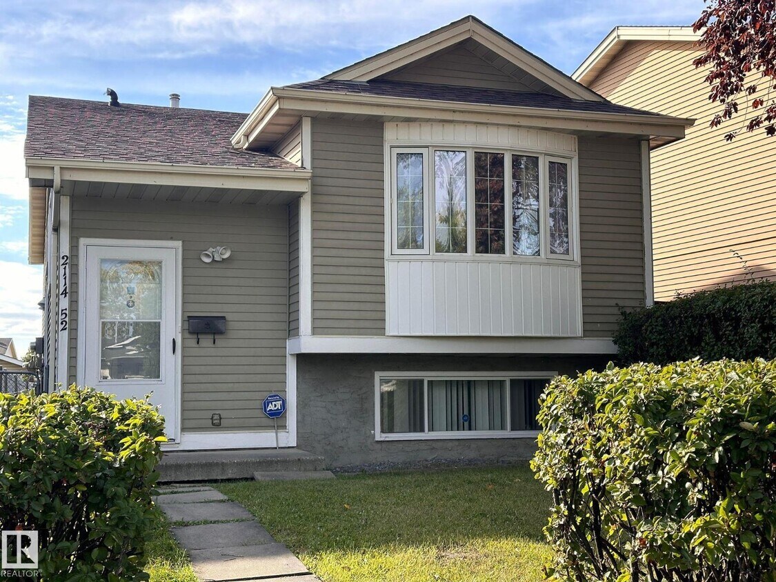 Photo principale - 2114-2152 52 St NW