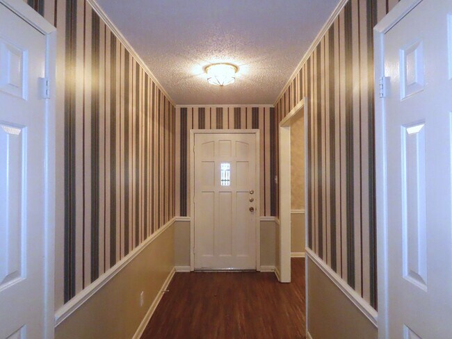 Building Photo - South Tyler! Beautiful 4 Bedroom, 3 Bath H...