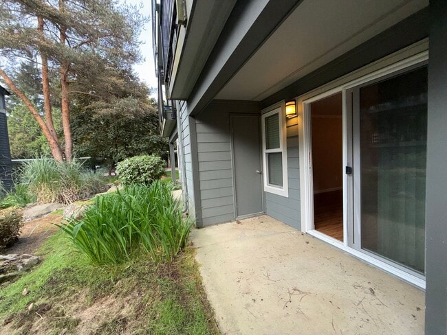 Building Photo - 2 Bed 1 Bath Kirkland