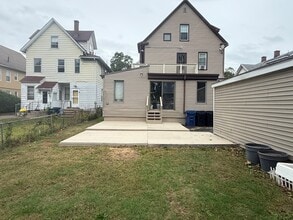 Building Photo - 134 Noble St