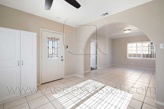 Foto del edificio - Beautiful 2 Bed/2 Bath single-family Home ...