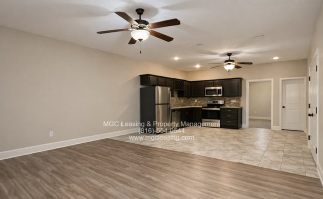Building Photo - 3 Bedroom Luxury Townhome for rent in Lee's Summit