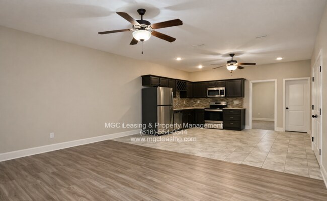 Foto del edificio - 3 Bedroom Luxury Townhome for rent in Lee's Summit
