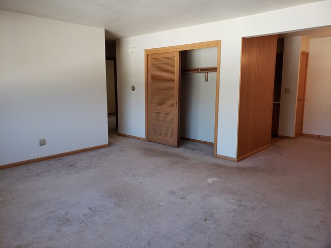 Building Photo - 11824 W Bluemound Rd