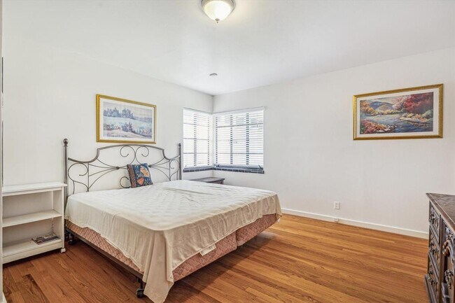 Building Photo - 3825 Gramercy St