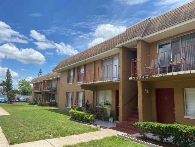 Two bedroom & Two bathroom Condo with balcony and laundry facilities - Two bedroom & Two bathroom Condo with balcony and laundry facilities