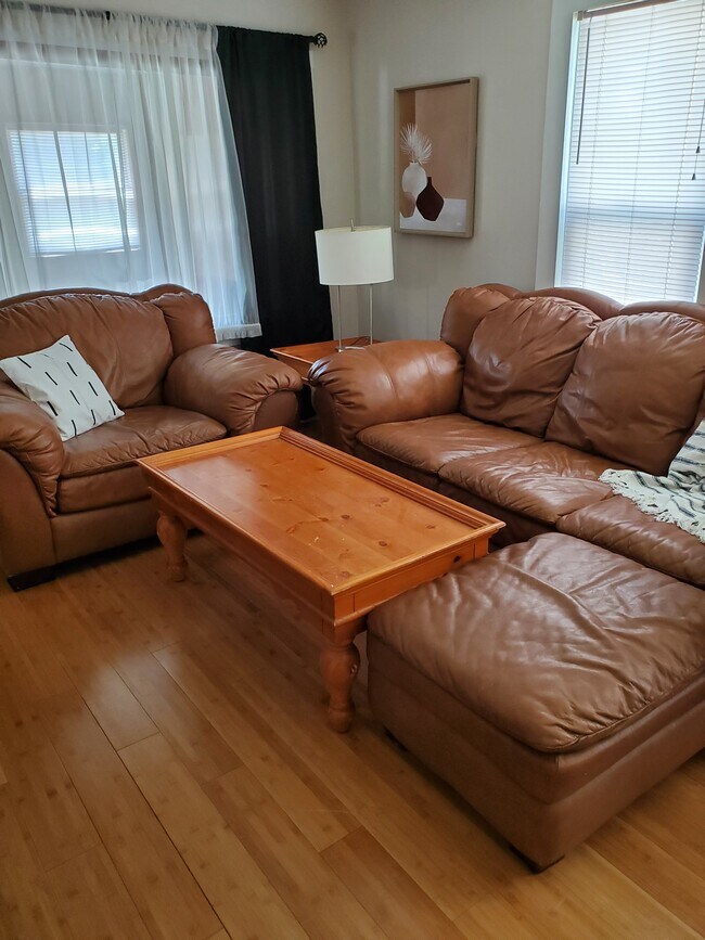 living room - 934 Water St