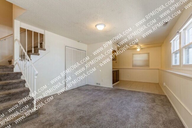 Building Photo - 2 Bedroom, 1 Bath duplex in Des Moines