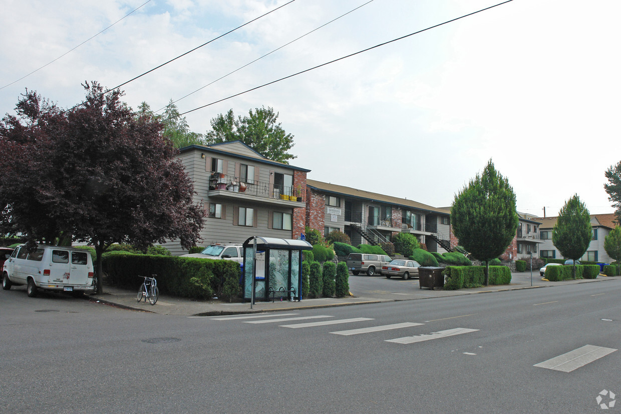 Building Photo - Bainbridge