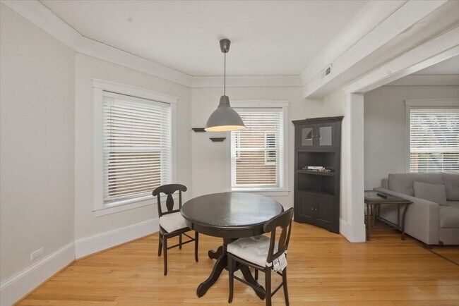 Foto del edificio - 1849 W Greenleaf Ave