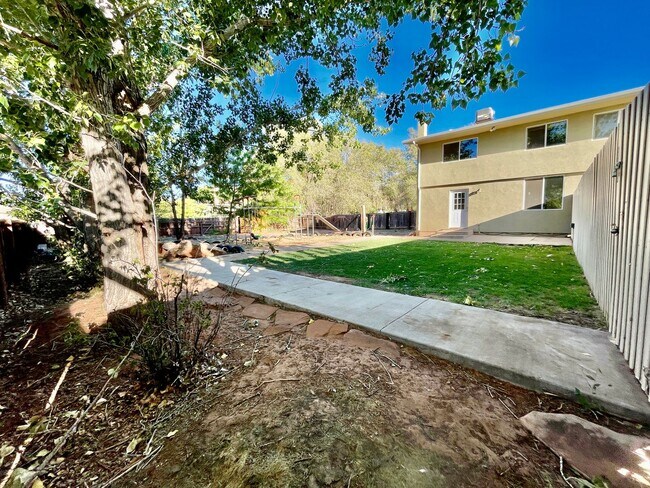 Building Photo - Affordable Pet-Friendly Three Bedroom Dupl...