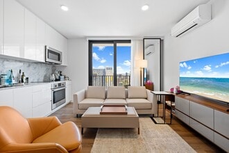 Building Photo - 987 Queen St