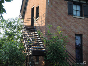 Building Photo - 334 E Mulberry St