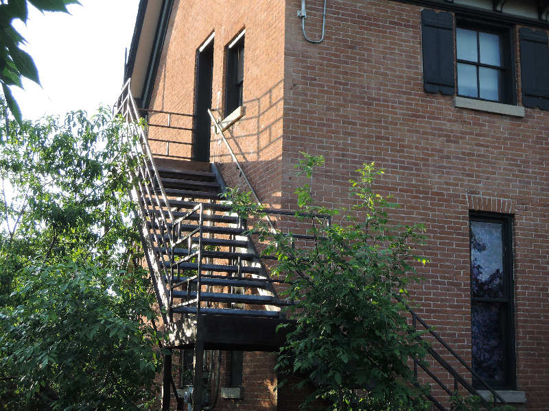 Primary Photo - 334 E Mulberry St