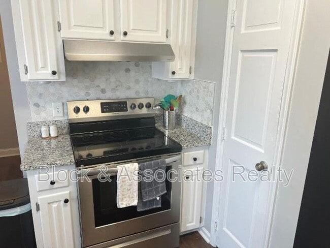Building Photo - 5438 Sharpe Dr
