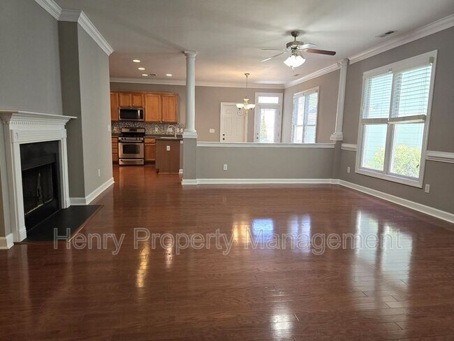 Foto del edificio - 1624 Legendary Ln