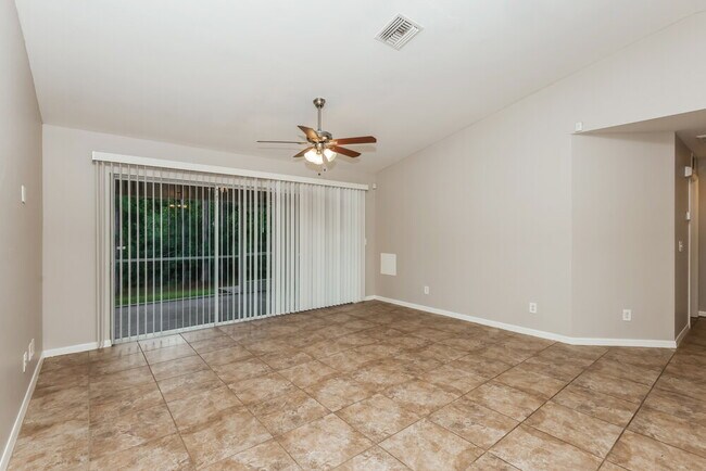 Foto del edificio - 769 Oakridge Ave S