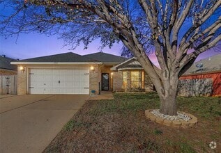 Building Photo - 1352 Meadowbrook Ln