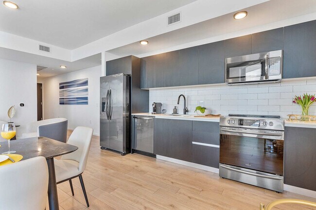 Building Photo - 398 NE 5th St