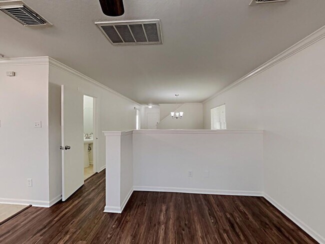 Building Photo - 7415 Ravenswood