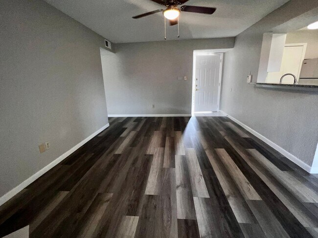 Foto del edificio - 3/2 Regency Gardens 1st Floor Condo with N...