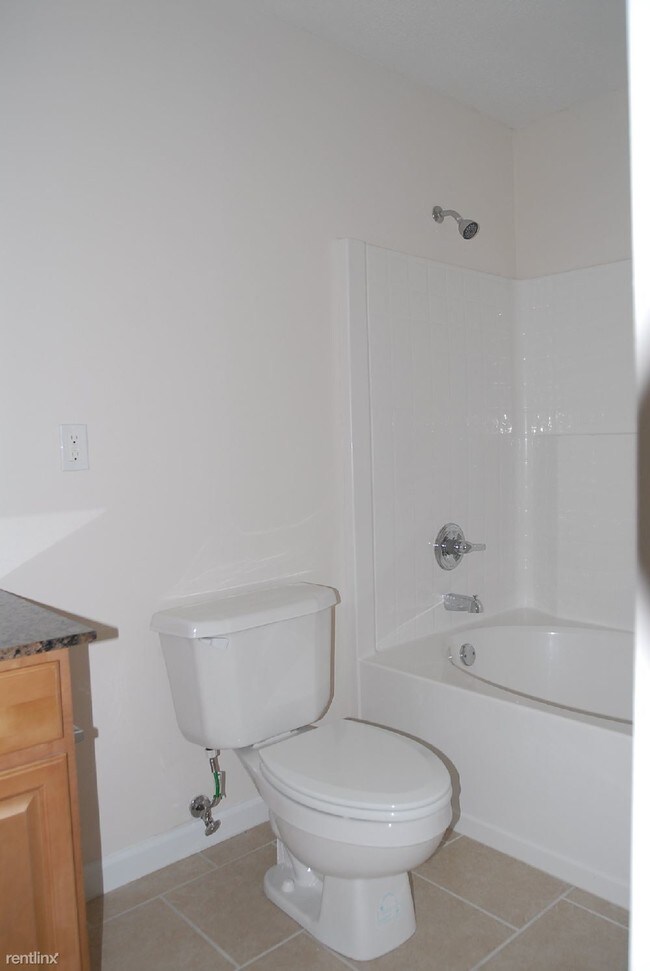 Building Photo - 1201 Century Oaks Dr