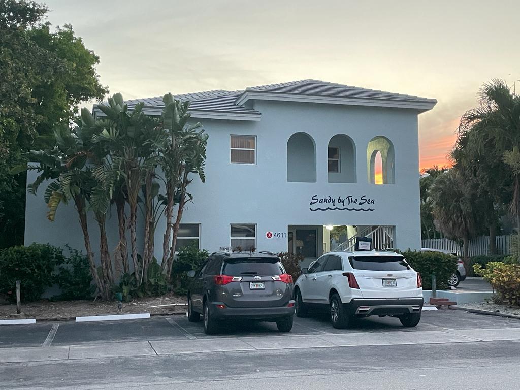 Foto del edificio - 4611 Poinciana St
