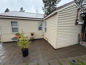 Building Photo - 138119 Manzanita Dr