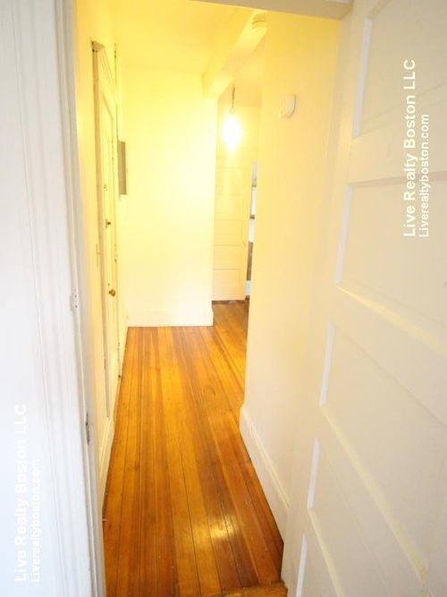 Primary Photo - 1385 Commonwealth Ave