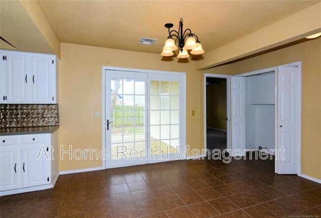 Foto del edificio - 2800 S Narcissus Ct