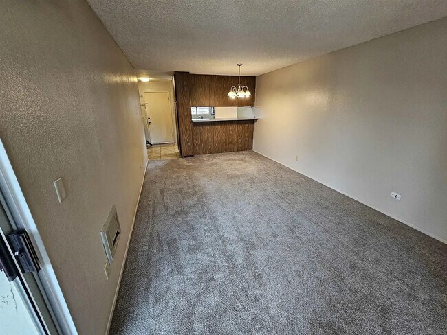 Building Photo - Upstairs 1-Bedroom in Central Location!