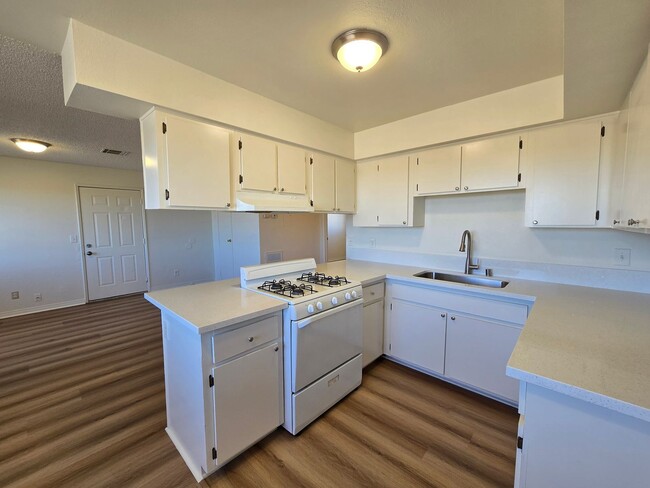 Building Photo - Beautifully Remodeled 2-Bedroom, 1-Bathroo...